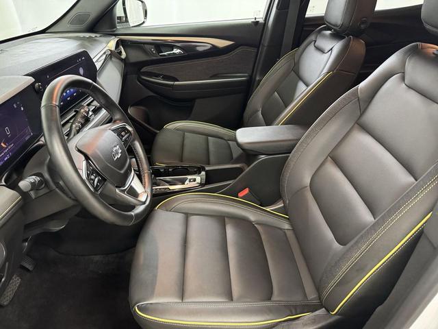 Photo of 2024 Summit White Chevrolet Trailblazer