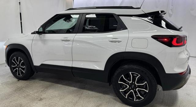 Photo of 2024 Summit White Chevrolet Trailblazer