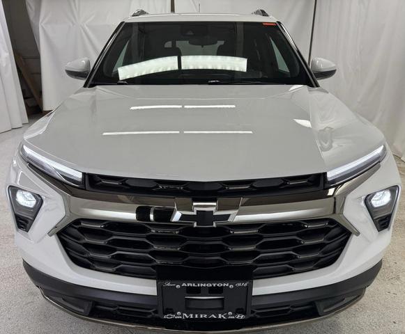 Photo of 2024 Summit White Chevrolet Trailblazer