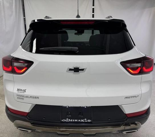 Photo of 2024 Summit White Chevrolet Trailblazer