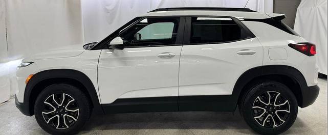 Photo of 2024 Summit White Chevrolet Trailblazer
