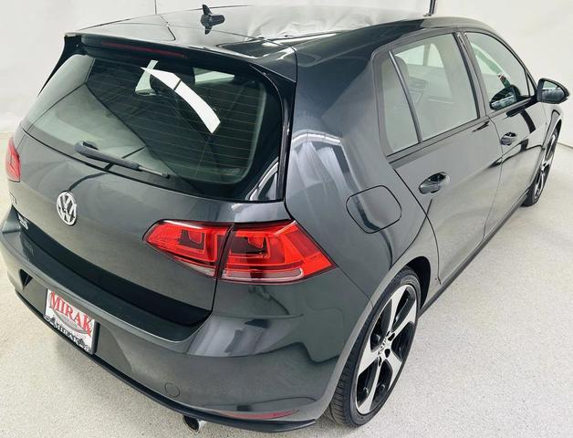 Photo of 2017 Deep Black Pearl Volkswagen Golf GTI