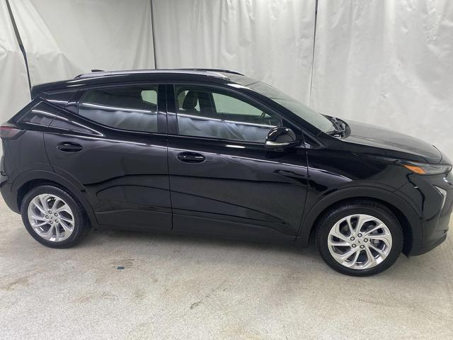Photo of 2022 Mosaic Black Metallic Chevrolet Bolt EUV
