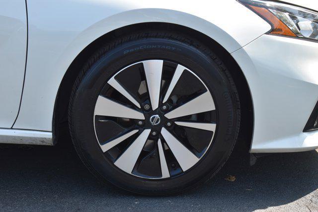 Photo of 2020 Pearl White Tricoat Nissan Altima