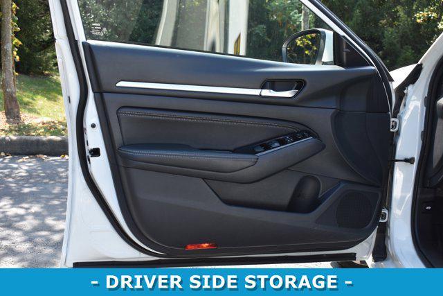 Photo of 2020 Pearl White Tricoat Nissan Altima