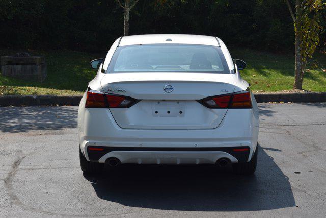 Photo of 2020 Pearl White Tricoat Nissan Altima