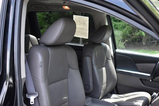 Photo of 2016 Crystal Black Pearl Honda Odyssey