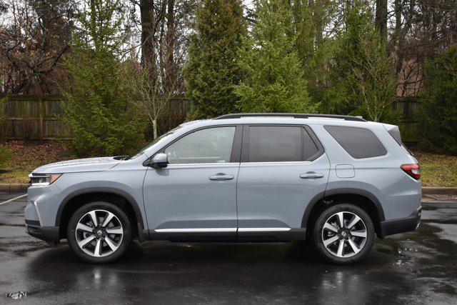 Photo of 2025 Sonic Gray Pearl Honda Pilot
