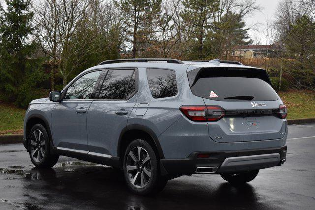 Photo of 2025 Sonic Gray Pearl Honda Pilot