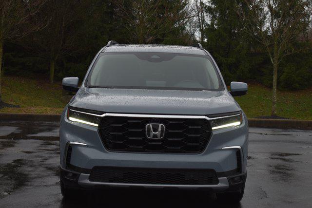 Photo of 2025 Sonic Gray Pearl Honda Pilot