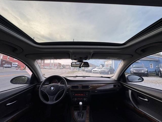 Photo of 2009 Black BMW 328