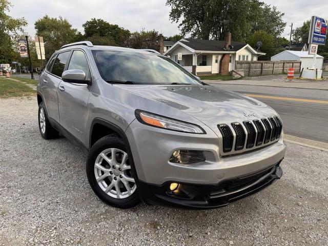 Photo of 2015 Silver Jeep Cherokee