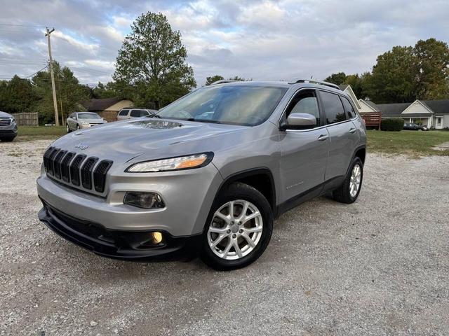 Photo of 2015 Silver Jeep Cherokee