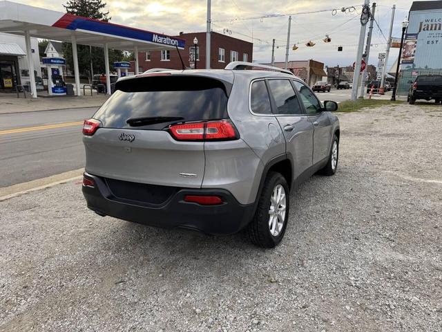 Photo of 2015 Silver Jeep Cherokee