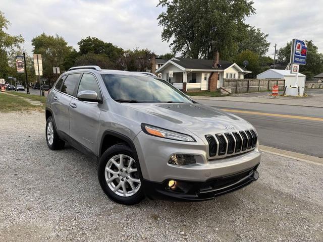 Photo of 2015 Silver Jeep Cherokee