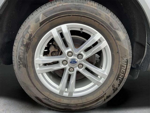 Photo of 2022 Rapid Red Metallic Tinted Clearcoat Ford Explorer