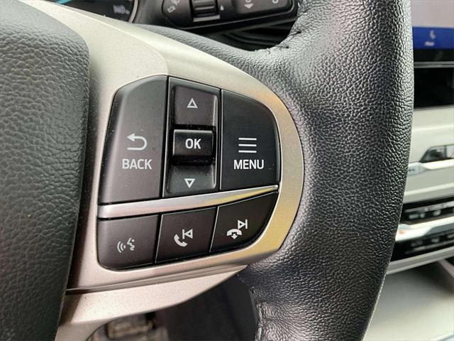 Photo of 2022 Rapid Red Metallic Tinted Clearcoat Ford Explorer