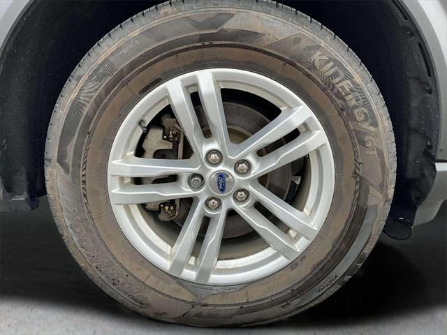 Photo of 2022 Rapid Red Metallic Tinted Clearcoat Ford Explorer