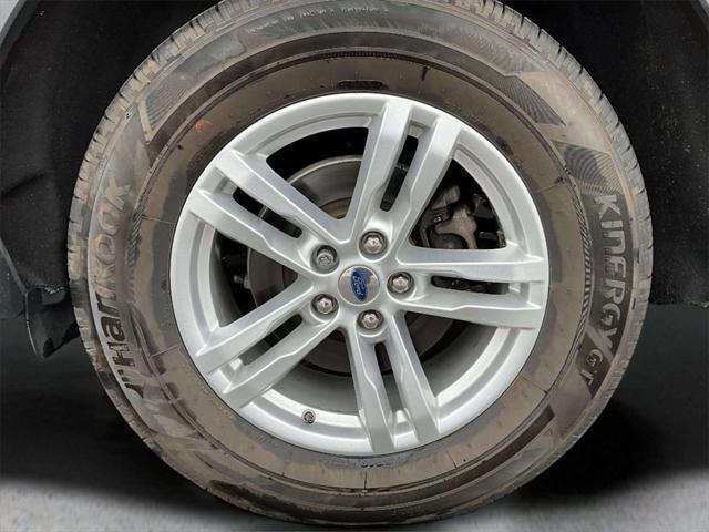 Photo of 2022 Rapid Red Metallic Tinted Clearcoat Ford Explorer