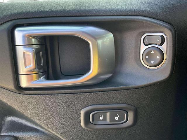 Photo of 2018 Granite Crystal Metallic Clearcoat Jeep Wrangler Unlimited