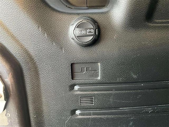 Photo of 2018 Granite Crystal Metallic Clearcoat Jeep Wrangler Unlimited