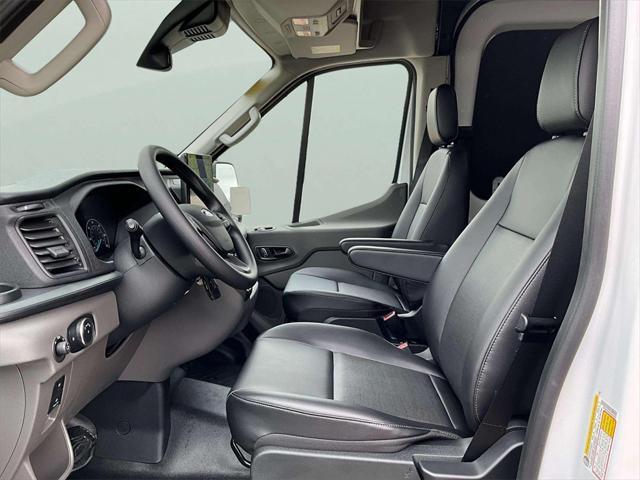 Photo of 2025 Oxford White Ford Transit-350