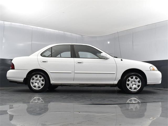 Photo of 2002 Cloud White Nissan Sentra
