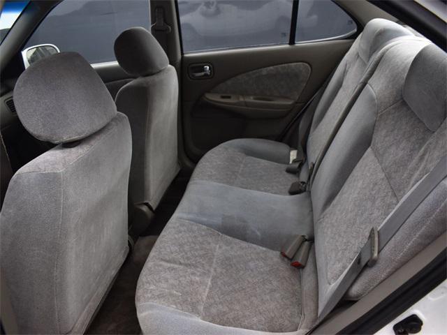 Photo of 2002 Cloud White Nissan Sentra