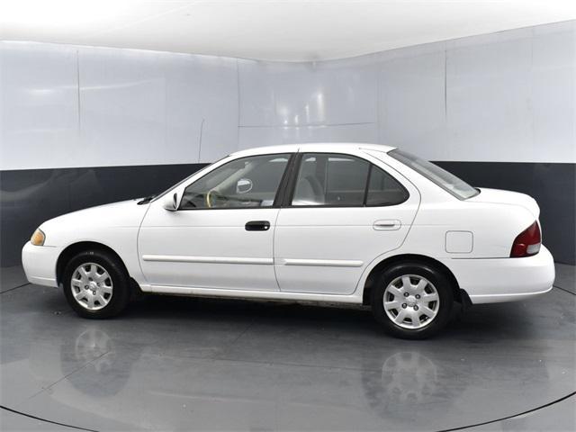 Photo of 2002 Cloud White Nissan Sentra