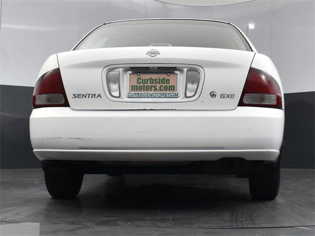 Photo of 2002 Cloud White Nissan Sentra