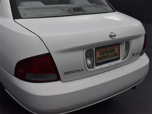 Photo of 2002 Cloud White Nissan Sentra