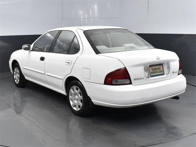 Photo of 2002 Cloud White Nissan Sentra