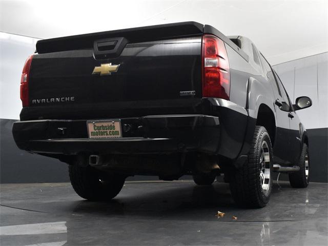 Photo of 2009 Black Chevrolet Avalanche
