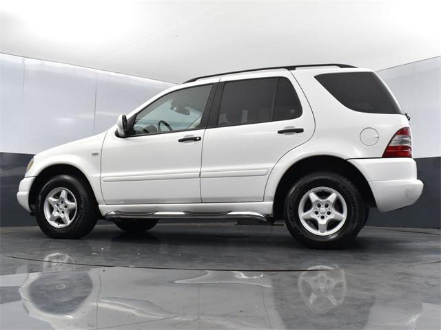 Photo of 2000 Polar White Mercedes-Benz M-Class