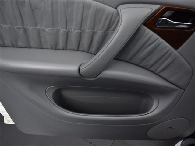 Photo of 2000 Polar White Mercedes-Benz M-Class