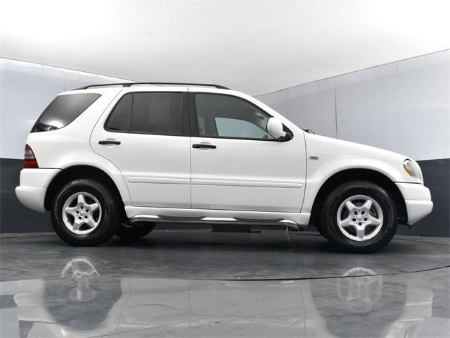 Photo of 2000 Polar White Mercedes-Benz M-Class