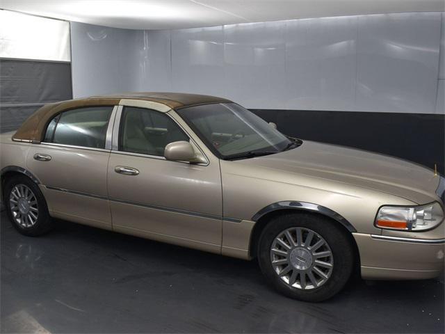 2004 Lincoln Town Car