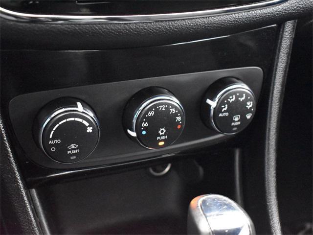 Photo of 2013 Deep Auburn Pearlcoat Chrysler 200