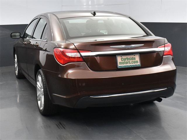 Photo of 2013 Deep Auburn Pearlcoat Chrysler 200