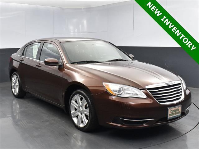 Photo of 2013 Deep Auburn Pearlcoat Chrysler 200