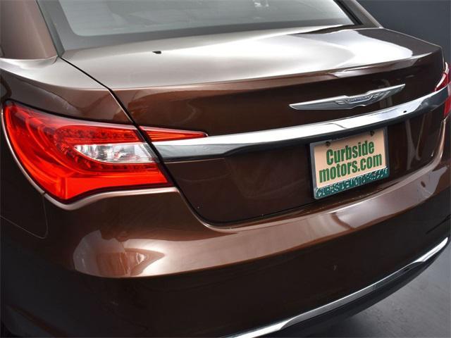 Photo of 2013 Deep Auburn Pearlcoat Chrysler 200