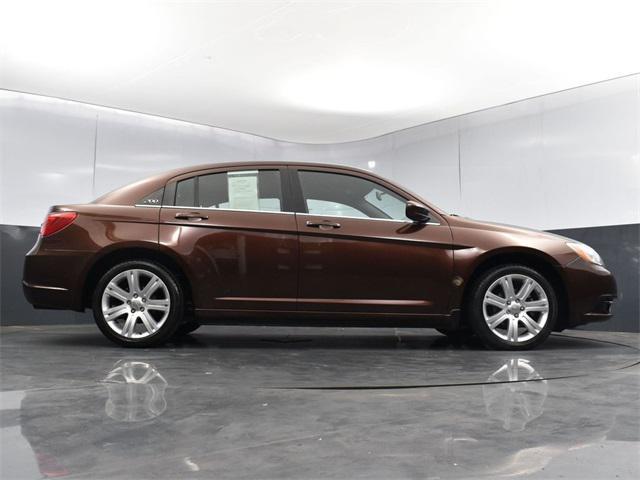 Photo of 2013 Deep Auburn Pearlcoat Chrysler 200