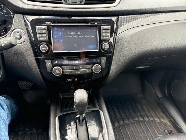 Photo of 2015 Gun Metallic Nissan Rogue