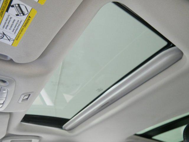 Photo of 2015 Brilliant Silver Nissan Pathfinder