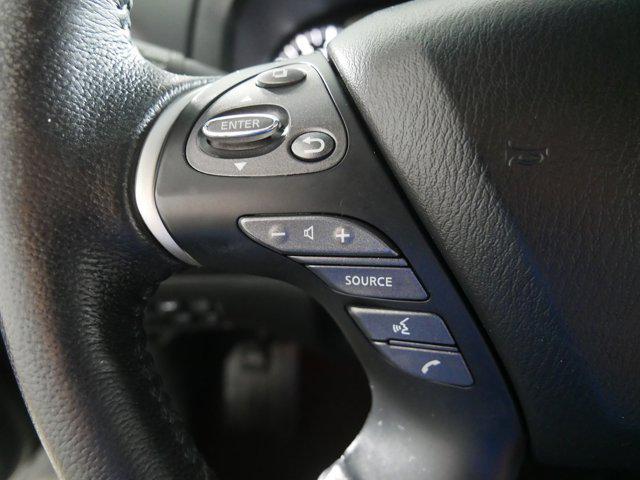 Photo of 2015 Brilliant Silver Nissan Pathfinder