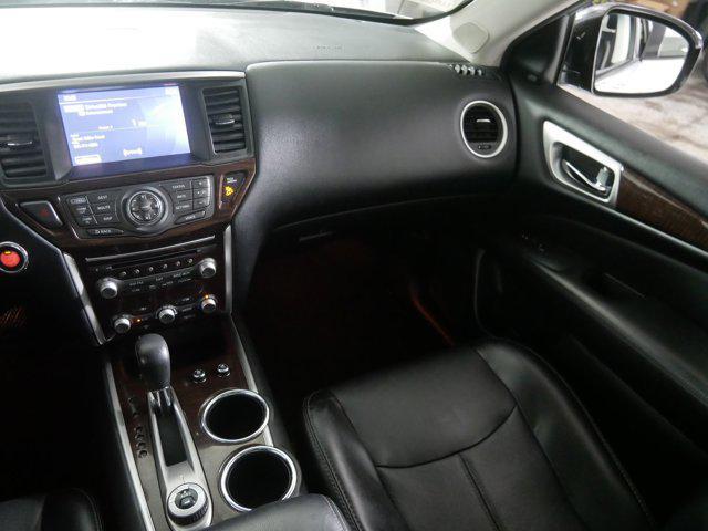 Photo of 2015 Brilliant Silver Nissan Pathfinder