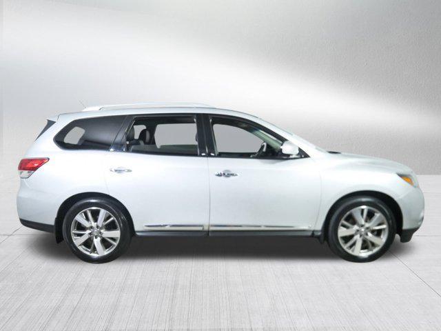 Photo of 2015 Brilliant Silver Nissan Pathfinder