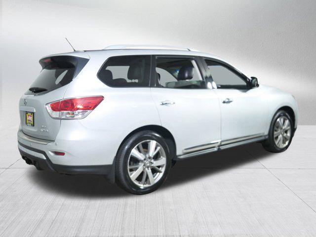 Photo of 2015 Brilliant Silver Nissan Pathfinder