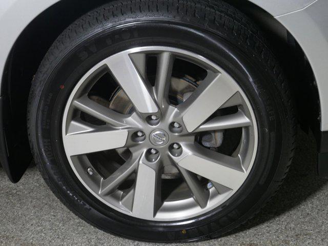 Photo of 2015 Brilliant Silver Nissan Pathfinder