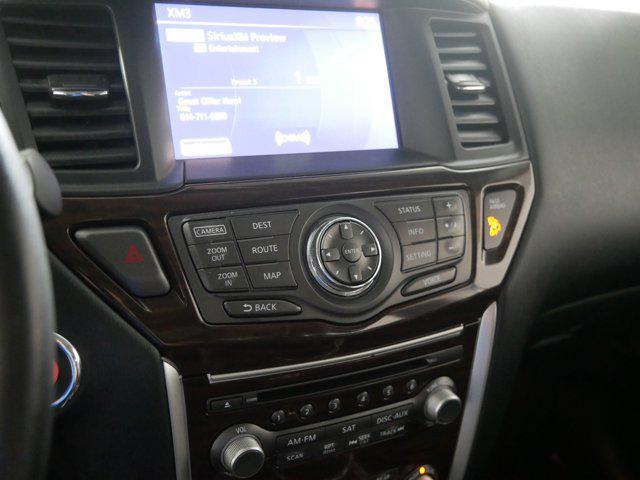 Photo of 2015 Brilliant Silver Nissan Pathfinder
